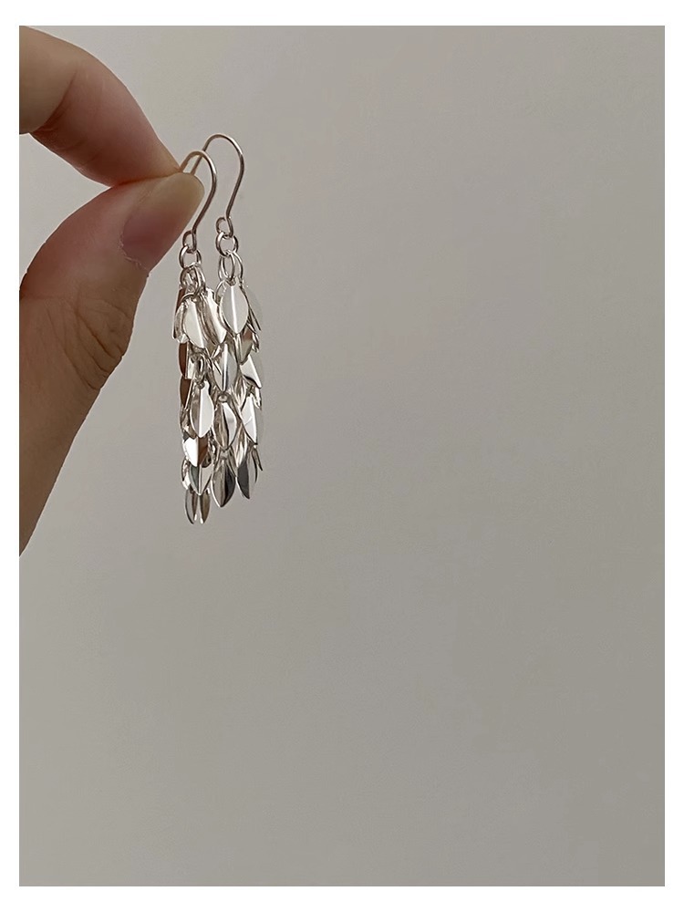 2023 nuevo brillante super temperamento de espilla de trigo sequinado gancho de orejas de bordilla alta sensación de personalidad pendientes de orejas para mujeres image 6