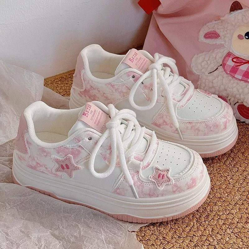 Женские кроссовки на толстой подошве, универсальные спортивные туфли на толстой подошве на все сезоны, новые белые туфли осени и зимы 2025 года для увеличения роста.