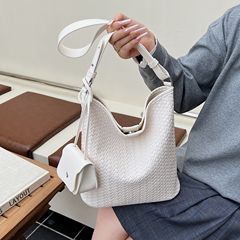 ファッショナブルな手織りバケットバッグ、トレンディなニッチデザインのポータブルショルダーバッグ、新しい大容量クロスボディバッグ