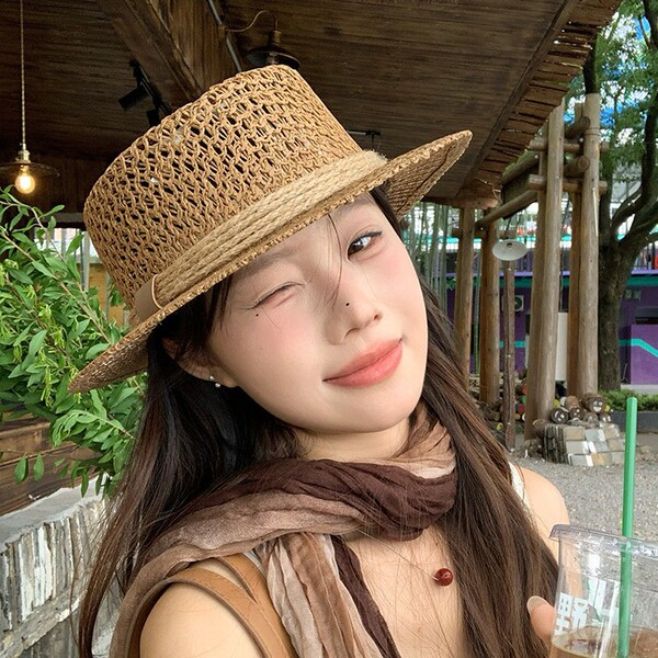 Woven summer retro beach sun hat solar-powered