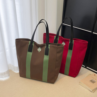 �羳26�¿����ذ��pɫ�����\�����e�ǰ�ͬ��ͨ�ڰ��������μ�����