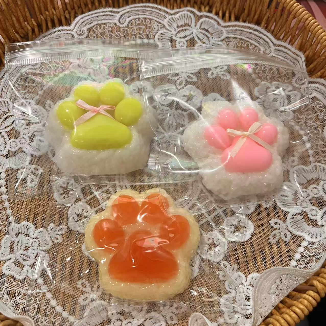 Gatito queso rebote lindo descompresión gato gato descompresión grueso juguete para estudiantes pequeño libro rojo mismo barro