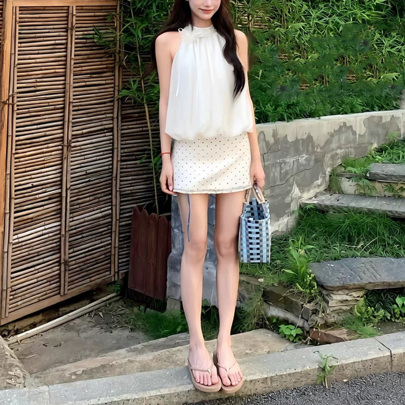 Elegant and Playful Girl-Style 3D Floral Halter Neck Crop Top for Women, Korean Style 2026 New Model, Tummy-Covering Off-Shoulder Tank Top