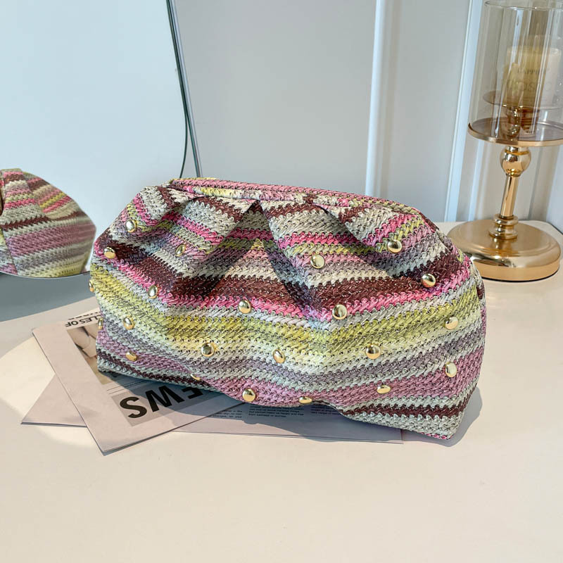 Verano nuevo temperamento versátil simple plegado estilo estilo extranjero alto sentido de nicho sentido de diseño bolso de mano ligero para mujeres
