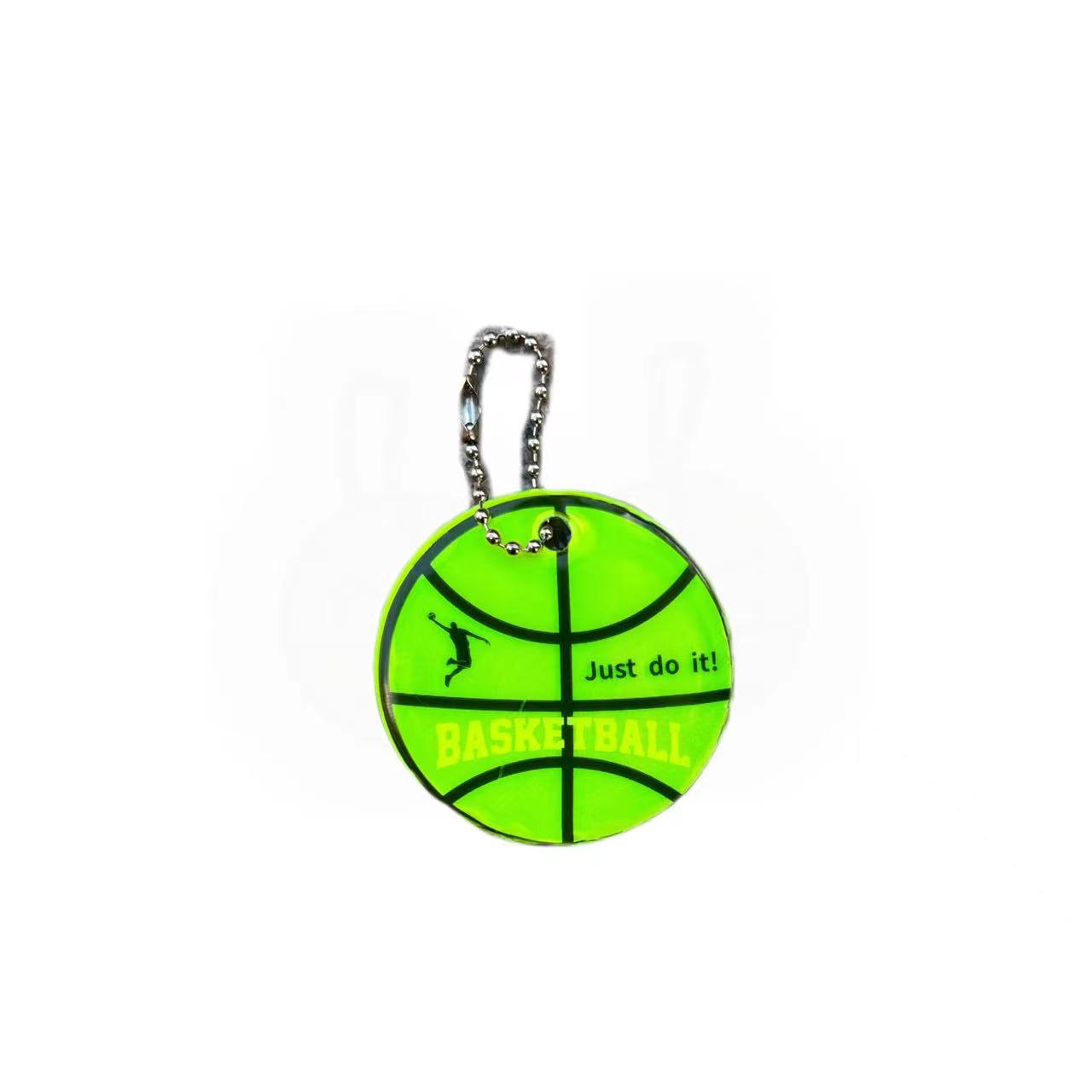 Colgante de baloncesto verde noche mochila reflectante decoración de seguridad llavero de luz nocturna
