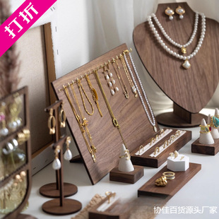 �ں���ɫ���չʾ�ܒ��Ʒ���h�朼��Ӵ������ռ{�[���錚��м�