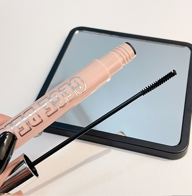 Gege bear's slender and curly mascara features a fine brush head that is dense, waterproof, long-lasting, and less prone to smudge, making it suitable for beginners undefined