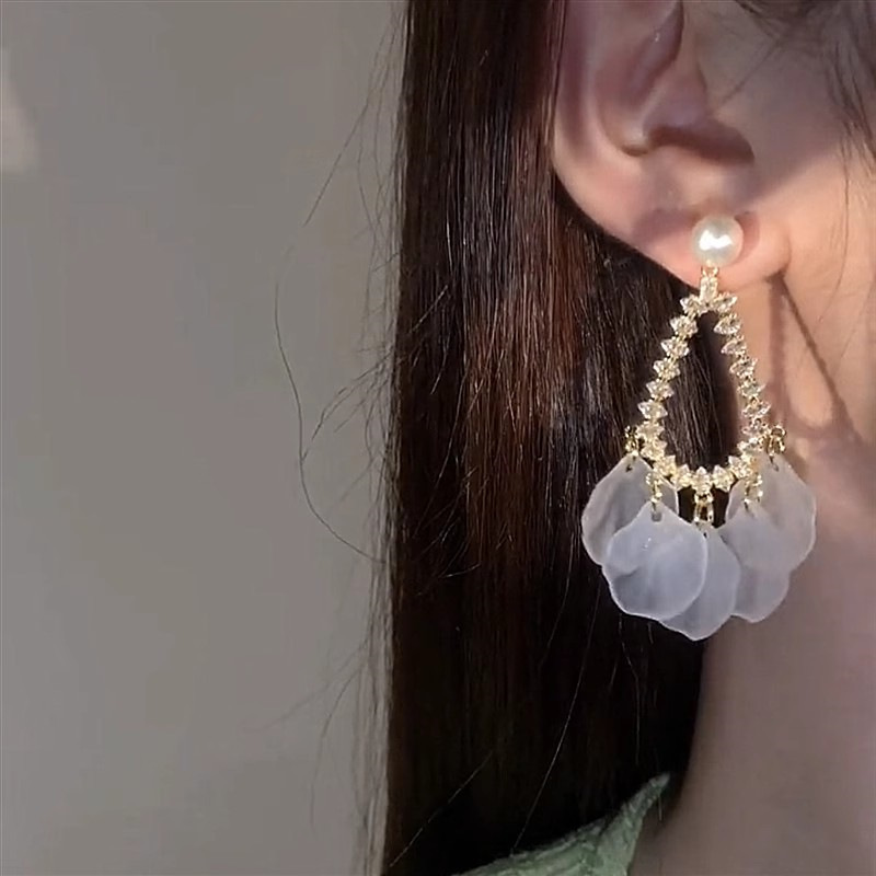 Acrylic fashionable earrings with zircon drop-shaped with tassels