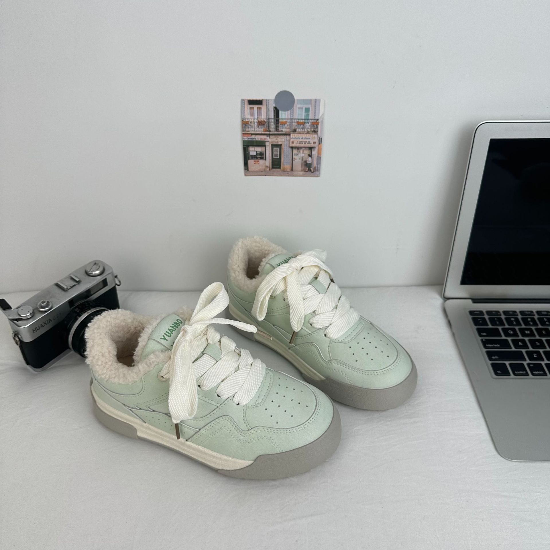 Zapatos de algodón de invierno de suela gruesa, ropa baja de mujer, zapatos de lana coreana, 2024 nuevos zapatos de lona cálidos. image 5