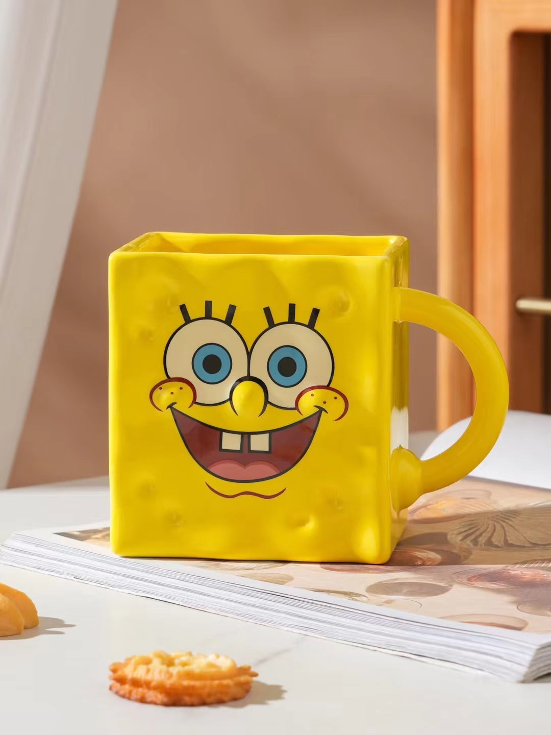 Personalidad creativa esponja bebé productos genuinos autorizado de dibujos animados taza de agua de cerámica regalo taza de paja con tapa