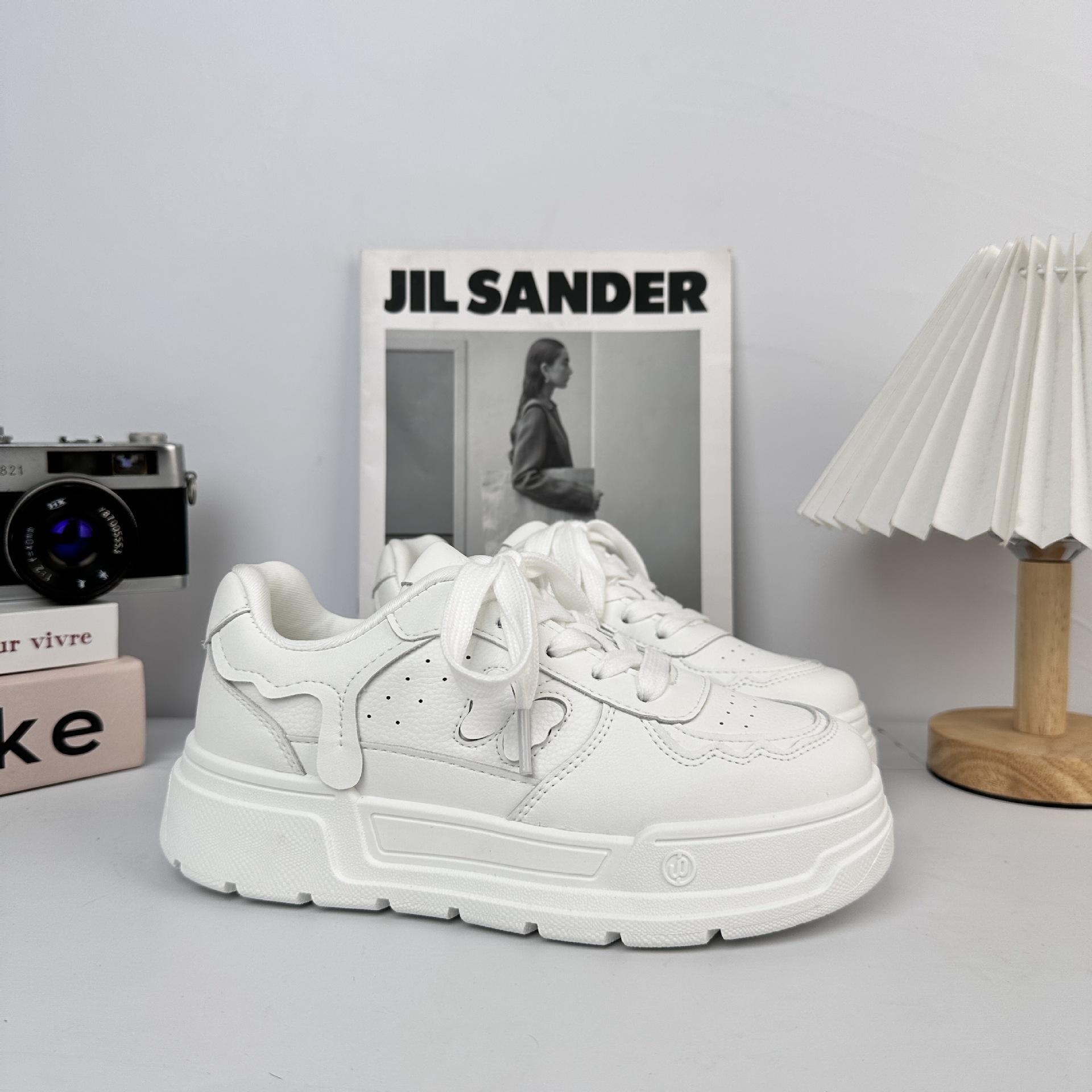 Yuanbo nicho no golpear zapatos de skate para mujeres 2025 nuevo primavera y otoño zapatos blancos de suela gruesa zapatos de pan universal