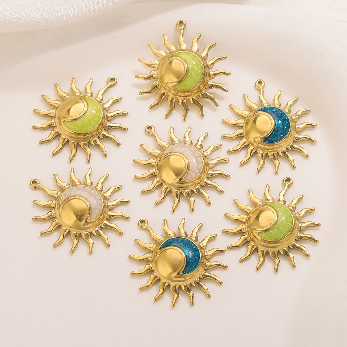 All Seasons Season 1 Piece 304 Stainless Steel PVD Coated 18K Gold Real Gold Plated Sun Pendant Pendant