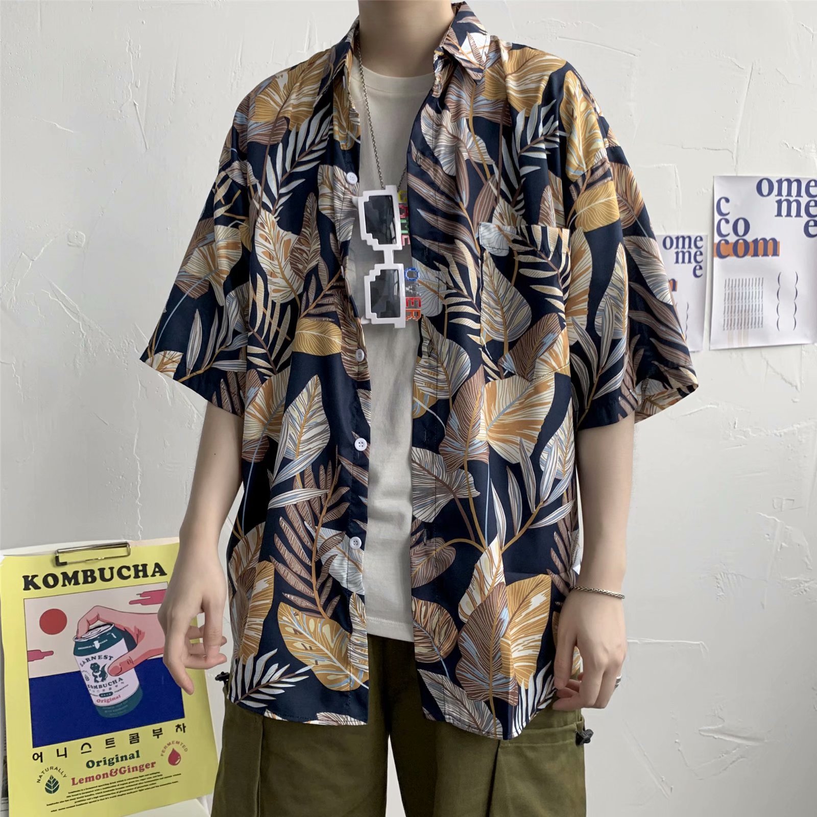 Estilo japonés retro floral camisa de manga corta de los hombres estilo coreano moda fresco todo partido guapo media manga hawaiana camisa de moda