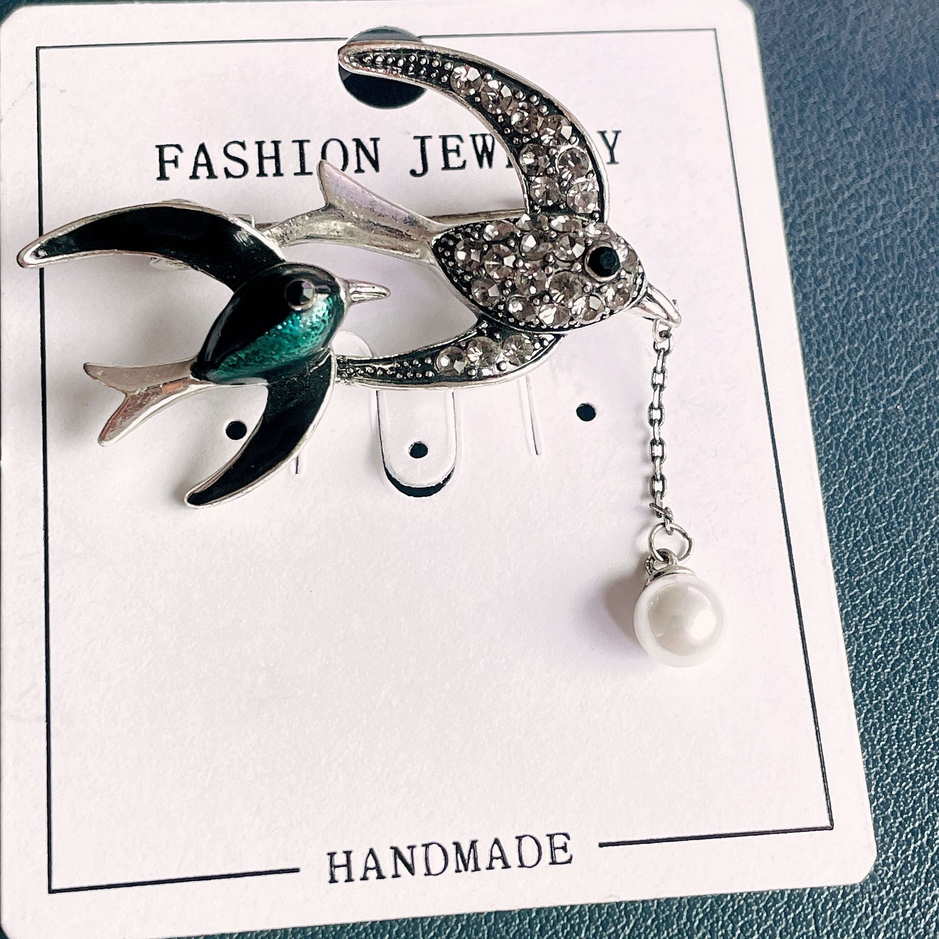 더블 제비 구슬 브로치