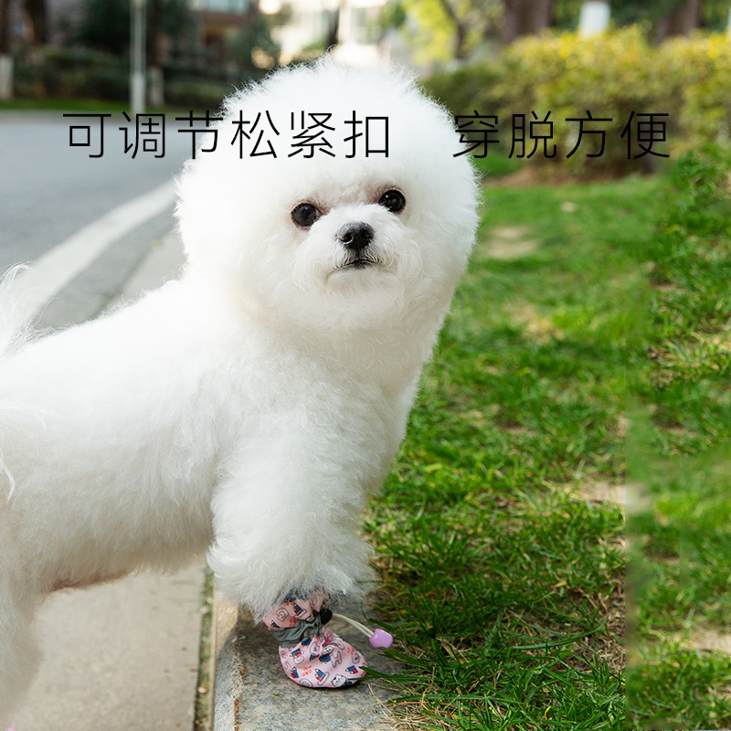 Los zapatos de suela suave para mascotas tienen zapatos de cachorro impresos completos para perros medianos y pequeños cubierta de pie de perro de peluche impermeable antideslizante zapatos para mascotas
