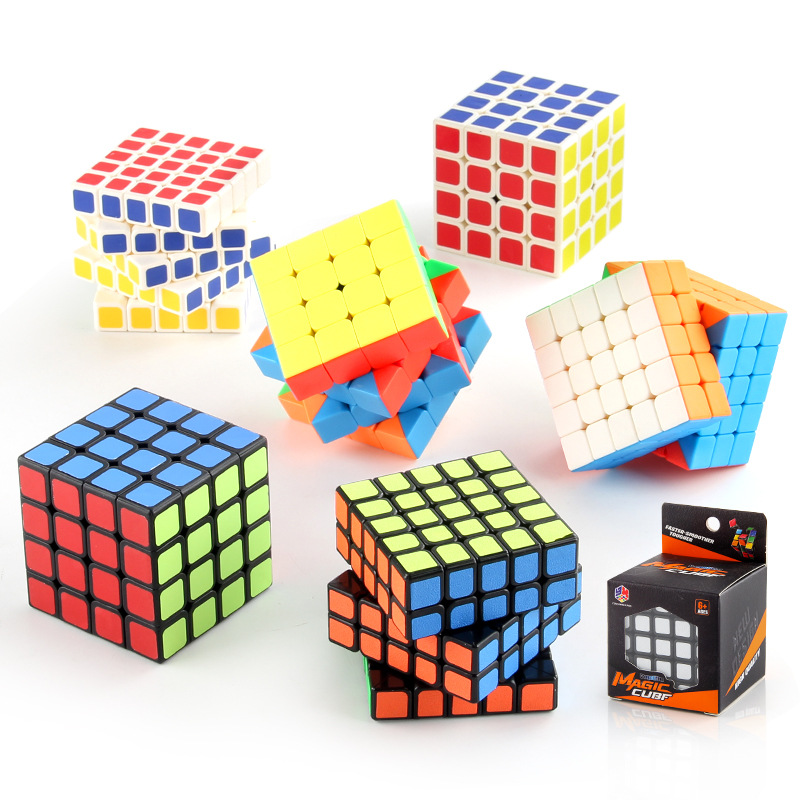 Exportación transfronteriza nuevo rompecabezas de color sólido Cubo de cuarto y quinto orden suave rotación de fondo blanco y negro pegatina Cubo de juguete al por mayor