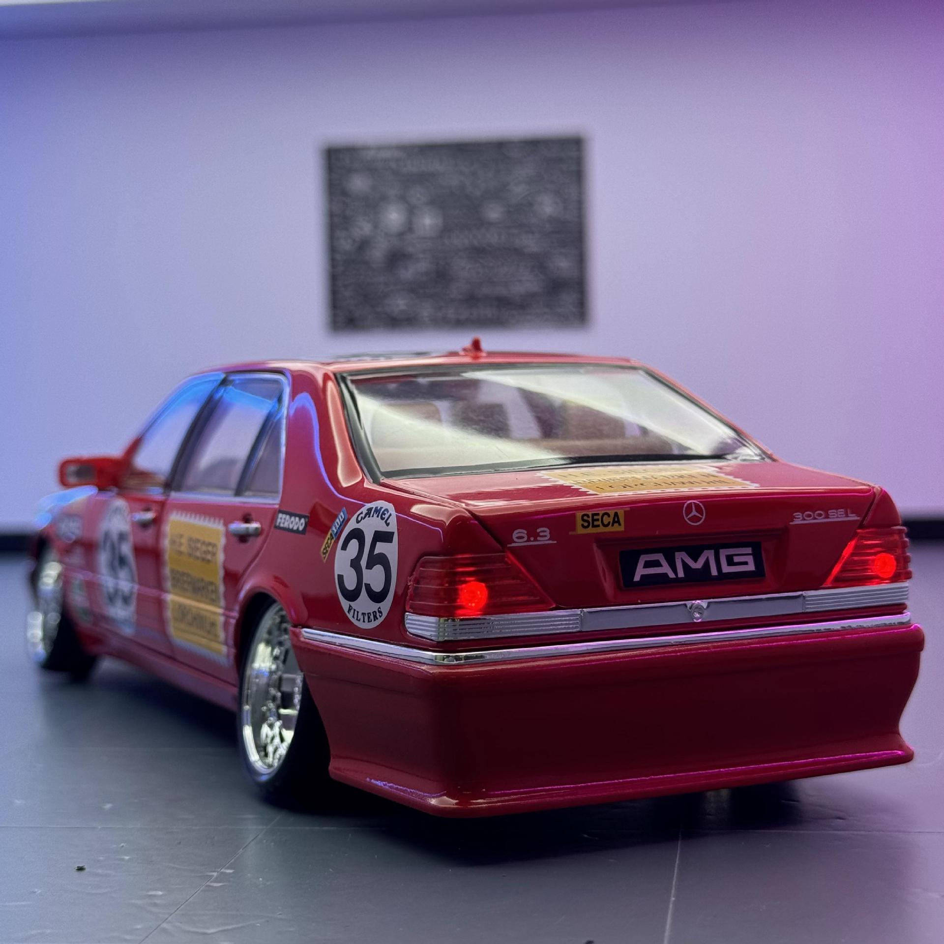 Modelo de coche de aleación Weili 1:24 coche clásico cabeza de tigre Ben versión modificada con sonido y luz modelo de sonido de coche de juguete deslizante