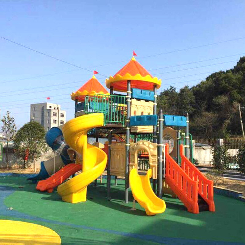Tobogán de acero inoxidable 304 para exteriores personalizado con orificios perforados, tobogán plano para jardín de infantes, túnel de escalada y deslizamiento para niños, no estándar.