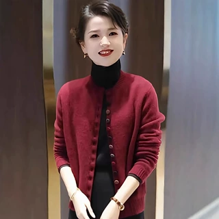 今年流行的洋气减龄别致红色单排扣针织短款开衫外套女高级感上衣