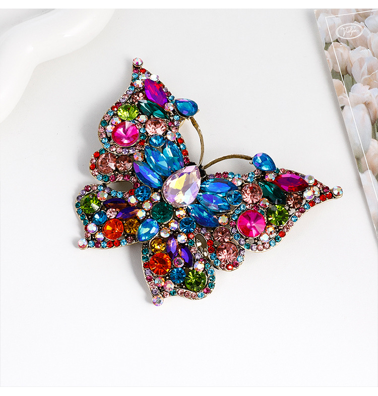 Broche de mariposa con cristales de estilo retro