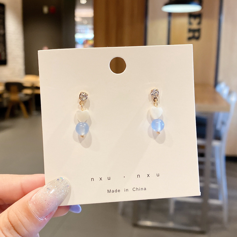 Pendientes de borla simples de Corea del Sur Pendientes de perla de imitación de temperamento de lujo ligero de nicho de alta gama Pendientes de puesto femenino al por mayor