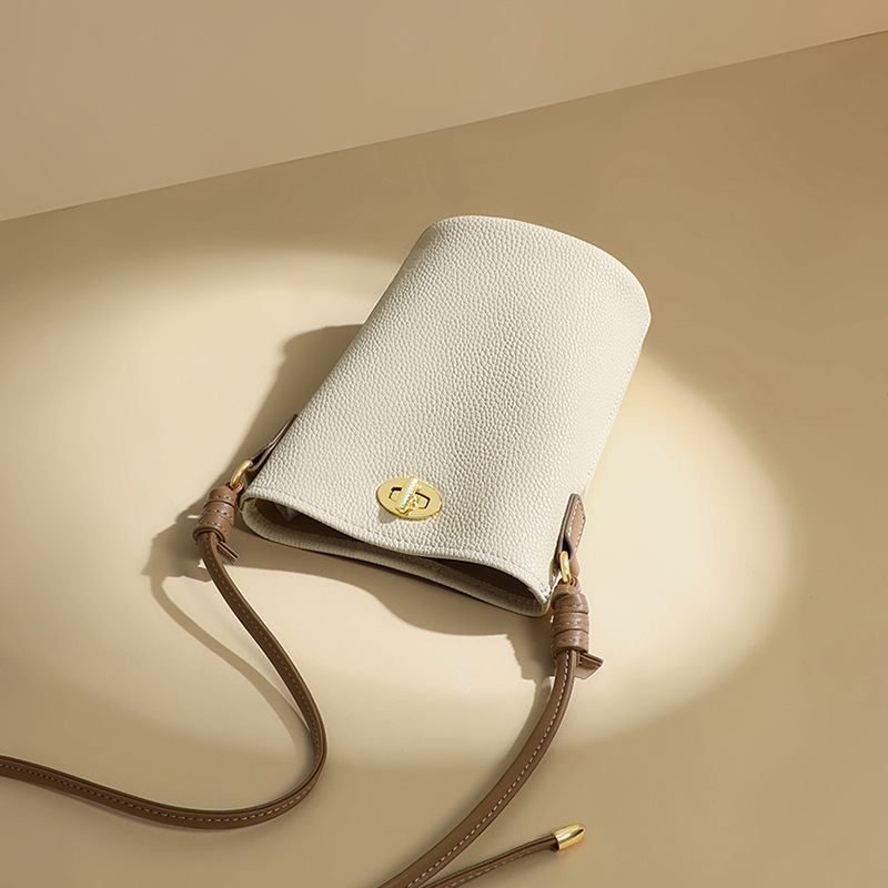 Borsa a tracolla piccola in vera pelle per cellulare 2024, nuova grande capacità, tracolla da donna, sensazione di alta qualità, secchiello in pelle di mucca_voghion.com
