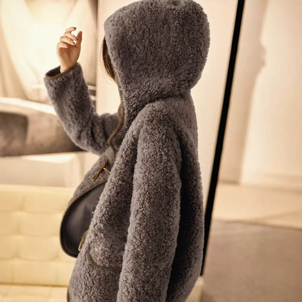 卷卷羊毛颗粒连帽牛角扣羊剪绒皮草女冬宽松羊羔毛外套厂家批发