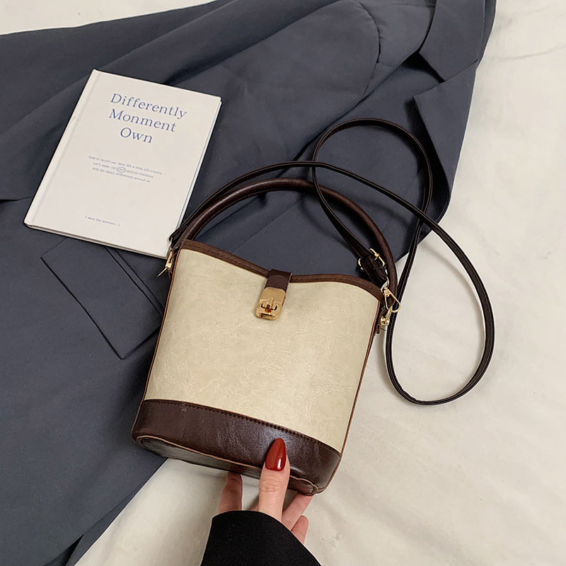 Niche Zhong retro coreano versátil bolso de cubo portátil de moda de mujer otoño y invierno viajero PU alta textura mochila