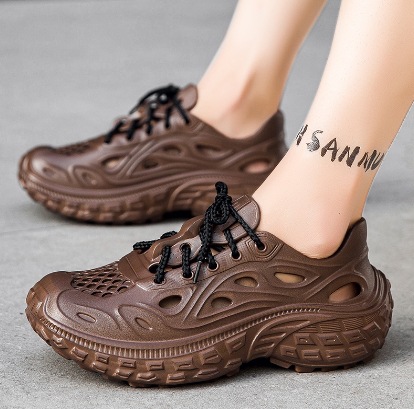 Verano nuevo hombre EVA grueso y suave al aire libre agujero zapatos casuales vacíos zapatos deportivos para hombres zapatos de nadar antideslizantes