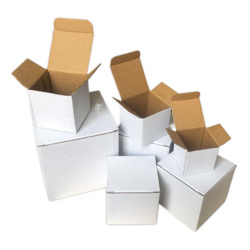 Suministro directo Flip caja de embalaje blanco pequeño cartón de embalaje de cartón en stock caja blanca corrugada única caja de hebilla cuadrada