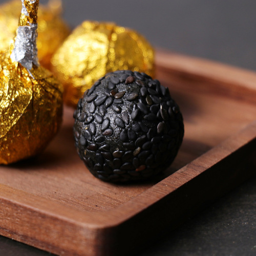 Han Qiao Tang Nine Steamed Nine Tanned Sesame Balls, Black Beans, Black Rice Sesame Balls