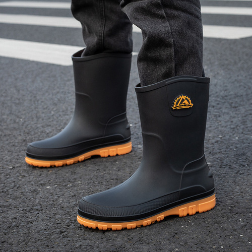 Cross-border waterproof men's rain boots stylish mid-calf thick warm rubber shoes work anti-slip fishing kitchen rain boots wholesale