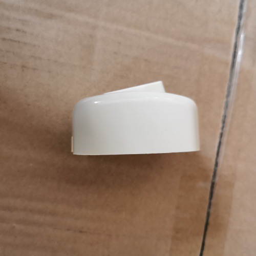 Un interruptor de pan al vapor, un interruptor de balancín americano, un interruptor de pared, un interruptor de baquelita marfil