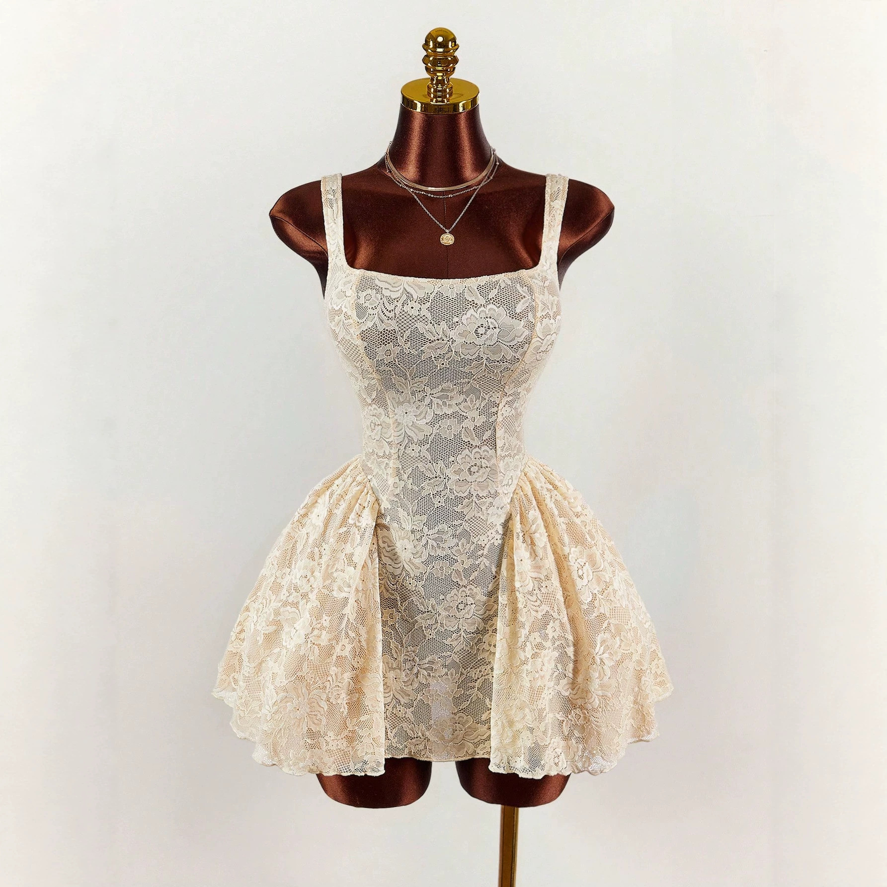 New Women's White Lace Dress, Square Neck, Wide Strap, Fitted Waist, Tulip Shaped Puffy Skirt_ecoleips.com