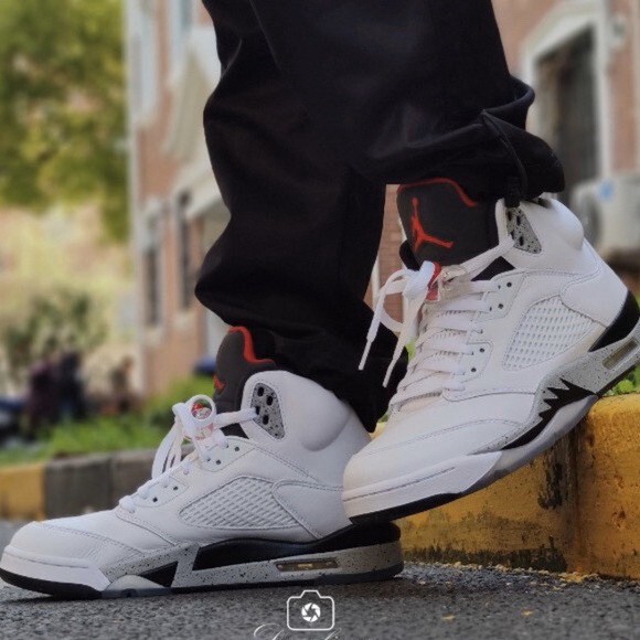 2025 New Color Aj5 Black and White Rukawa Kaede Export Practical High-Top Retro Versatile Unisex Sports Basketball Shoes with Glow-In-The-Dark Feature