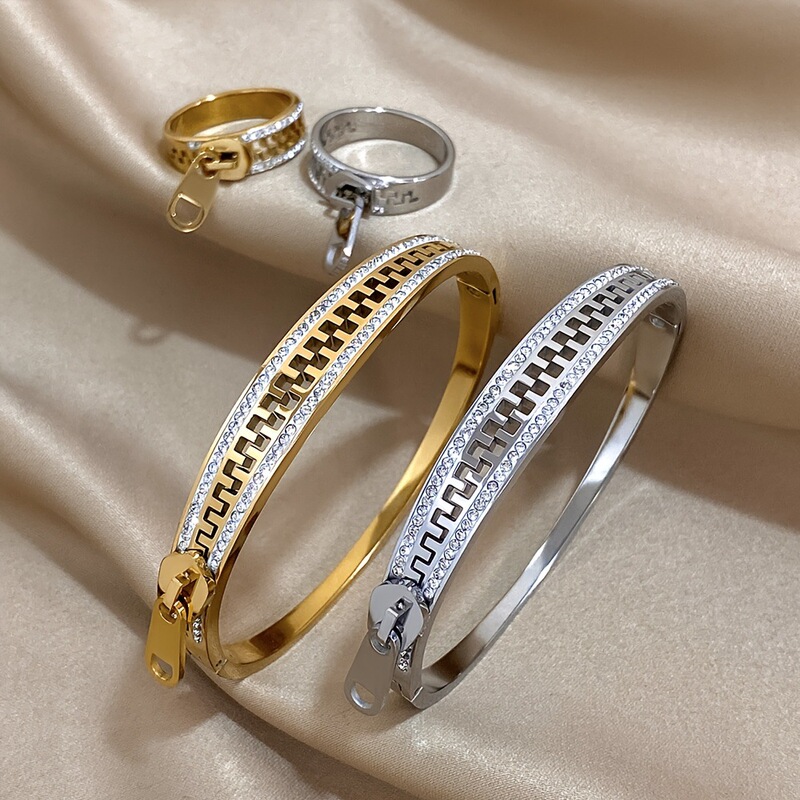 Cross-border best-selling stainless steel bracelet and ring for women, 18k gold, light luxury, high-end, trendy zipper ring, hand accessory, bracelet