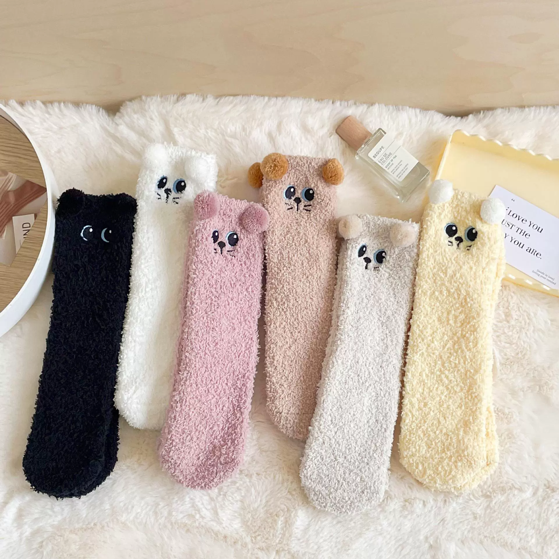原创冬季珊瑚绒袜子女中筒袜可爱配饰猫咪加厚保暖不掉毛地板袜