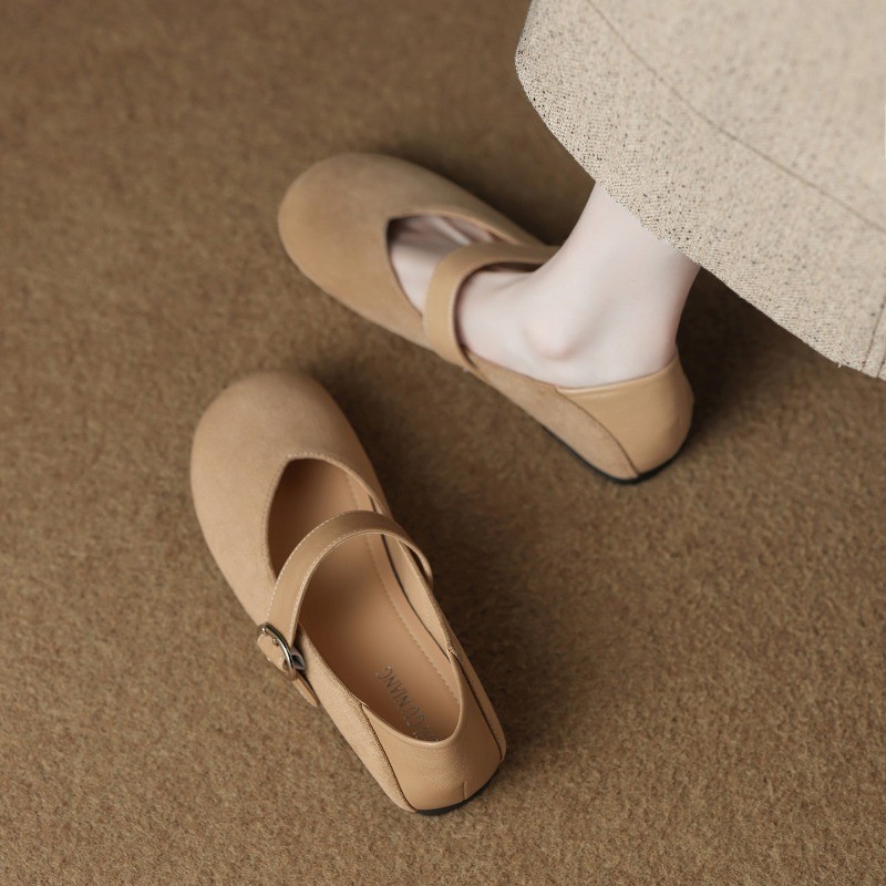 2026 verano retro coreano de color sólido hebilla casual interior de altura retro boca ligera universal zapatos de tacón único