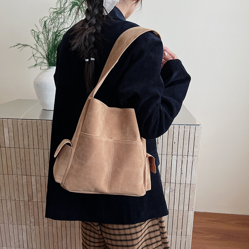 Transfronterizos otoño invierno bolsa de gran capacidad para mujeres 2025 nuevo retro gaúster bolso de cubo bolso de hombro universal
