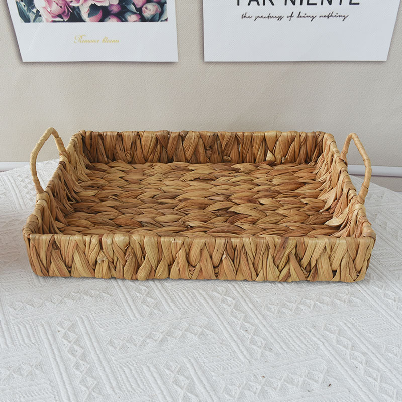 Jacinto de agua cesta de pan de hierba Cocina mesa de comedor en casa con mango que sostiene la cesta aperitivos de frutas cesta de aperitivos