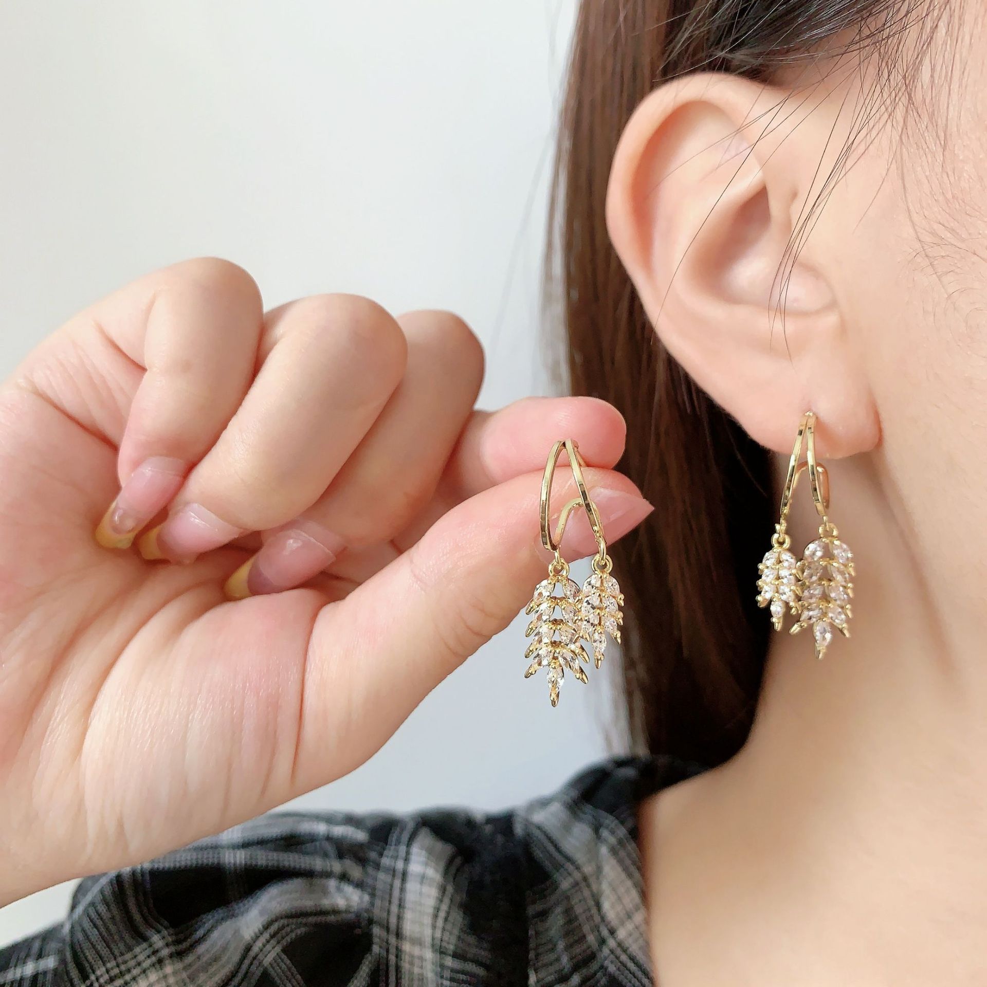 Korean elegant small design universal earrings with tassels