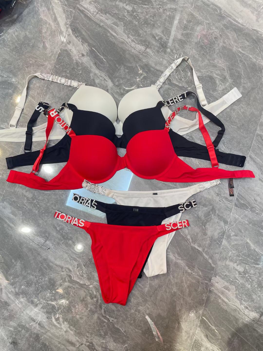 Nuevo Comercio exterior grande diamante carta sujetador traje sexy ropa interior mujeres push up chica ajustable brillante sujetador traje