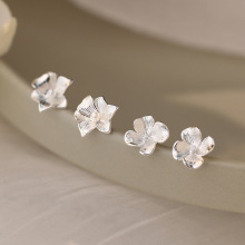 乾佳S999足银韩国花瓣花朵耳钉女精致秋冬甜美清新养耳洞耳饰贸易