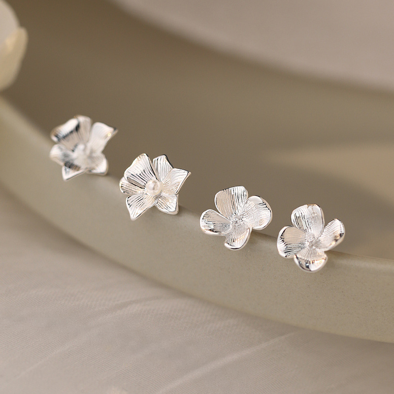 乾佳S999足银韩国花瓣花朵耳钉女精致秋冬甜美清新养耳洞耳饰贸易
