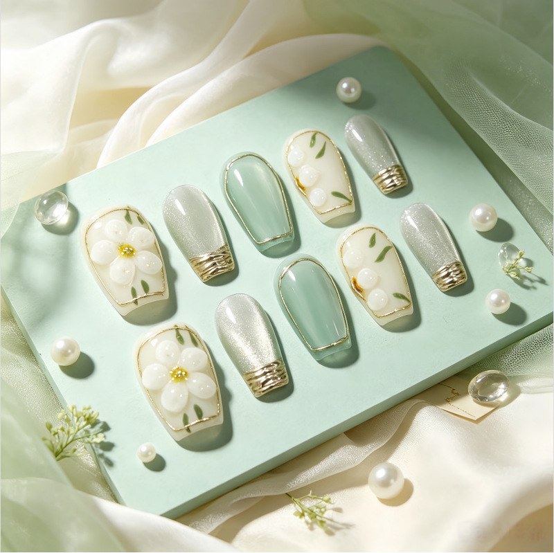 Gilded French-style emerald green cat-eye handmade manicure with dazzling 3D carved designs, luxurious and elegant vintage press-on nails Gilded French-style emerald green cat-eye handmade manicure with dazzling 3D carved designs, luxurious and elegant vintage press-on nails