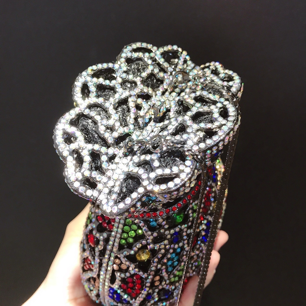 Clutch nuevo vaso de diamantes bolsas de cena bolsas de maquillaje europeas y estadounidenses perforadas a mano bolsas de mano de metal agujeradas