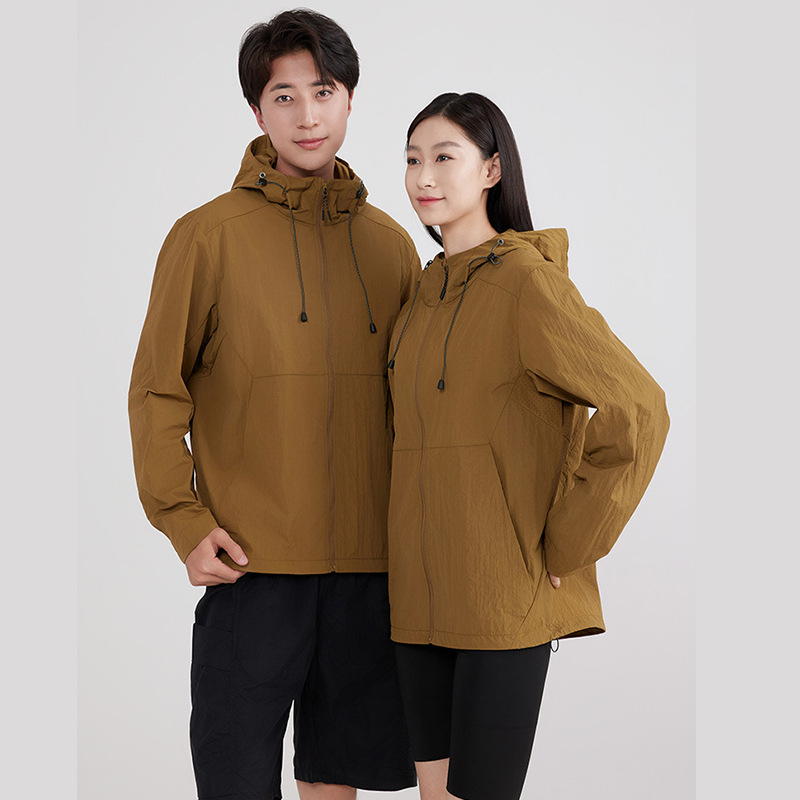 2025 ropa de protección solar para exteriores ropa de piel de pareja cortavientos deportivo anti-ultravioleta ropa de protección solar con capucha fina al por mayor