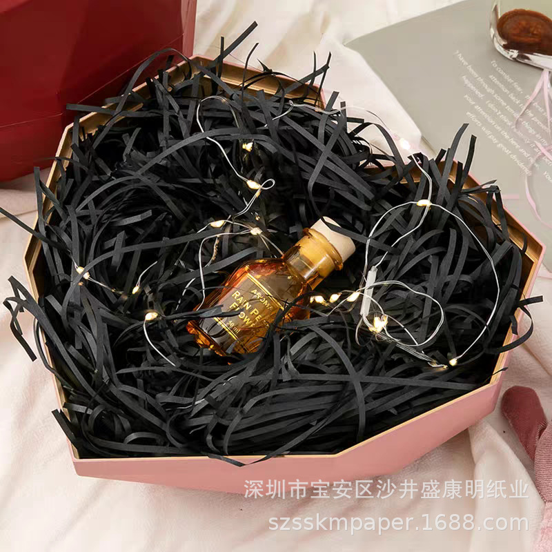 厂家批发黑色碎纸丝喜糖盒黑色礼品盒礼物填充纸丝黑色拉菲草