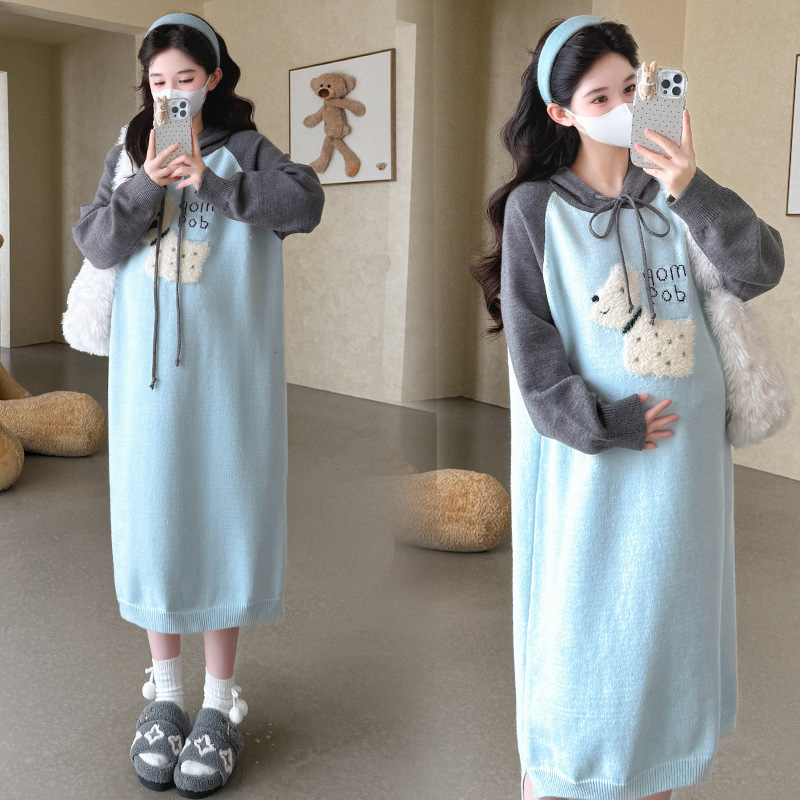 Maternity Dress 2025 Autumn and Winter New Fashion Raglan Sleeves Contrasting Color Cute Cartoon Petite Sweater Dress