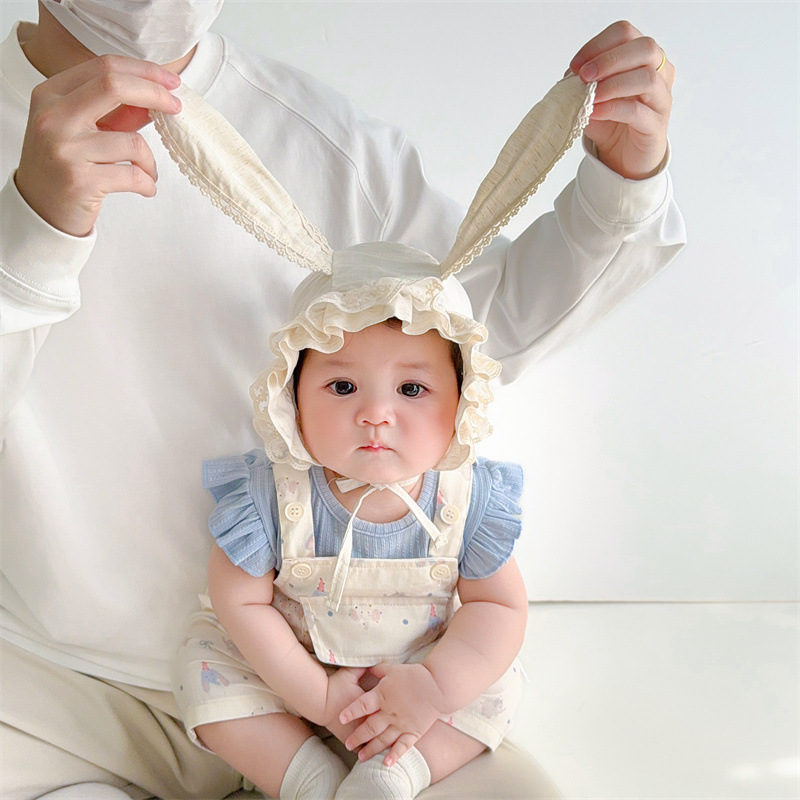 Sombrero de bebé primavera y verano nuevo estilo protector solar para bebés, encaje para bebés y niños pequeños, gorras de palacio de luna pequeña, gorras de protección para los oídos de fontanela